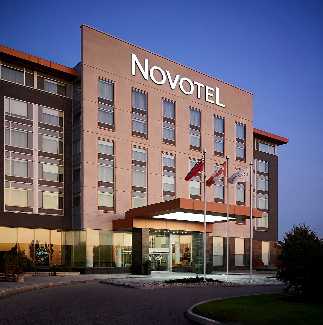 Hotel and Resort Photographer © Carole & Roy Timm Photography