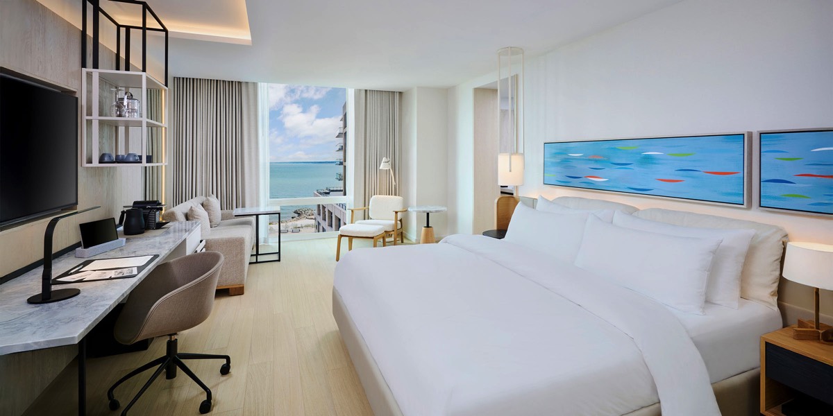 Hotel and Resort Photographer Marriott Approved Carole & Roy Timm Photography Pearle King Bedroom